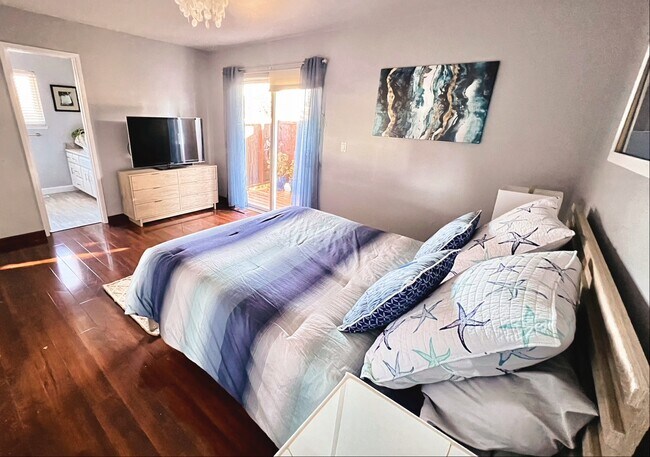 Building Photo - 1990 Dolphin Dr