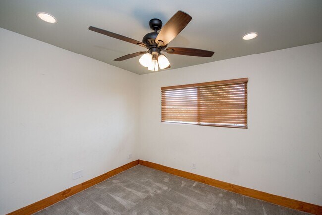 Building Photo - 3 Bedroom Single Family Home in the Brea-O...