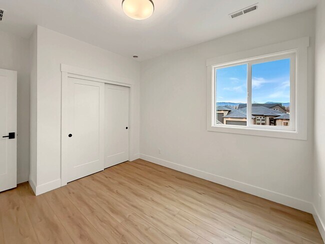 Building Photo - Pet-Friendly Luxury: New 4BD Construction with 2 Dedicated Offices in Eagle’s Centerra Community