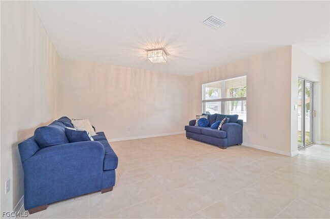 Building Photo - 1009 Jacaranda Pkwy E