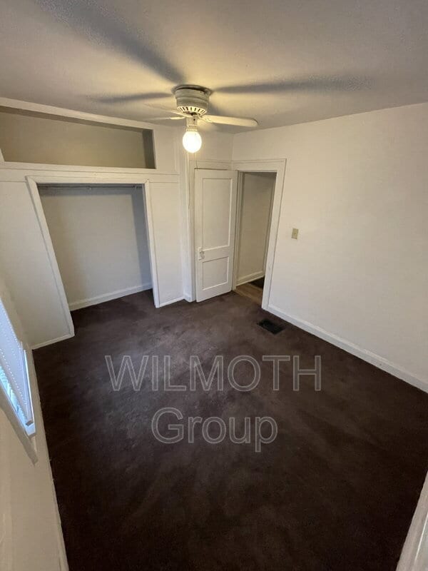 Building Photo - 890 N Gladstone Ave