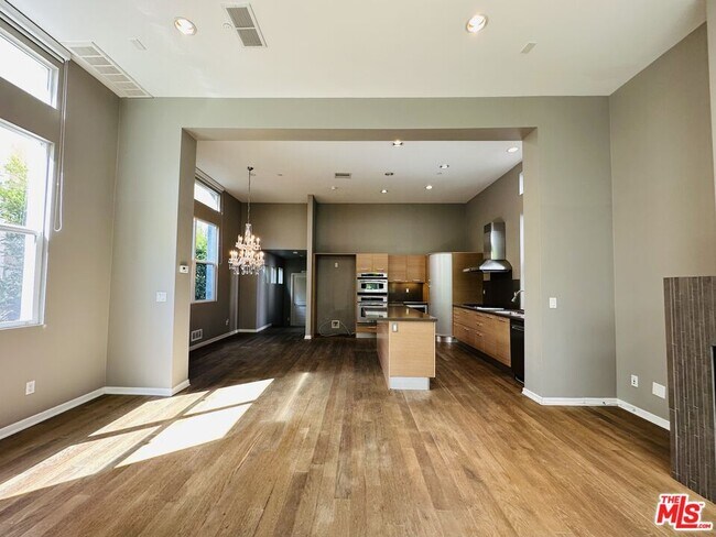 Building Photo - 6581 S Seabluff Dr