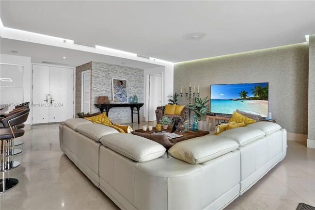 Living Area - 901 Brickell Key Blvd