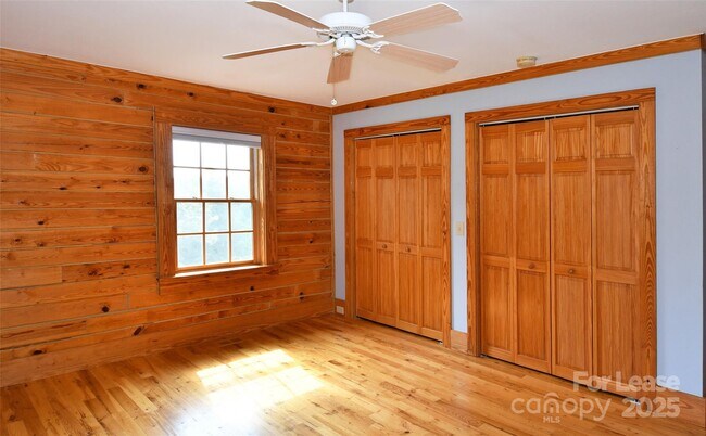 Building Photo - 187 Rustic Rd