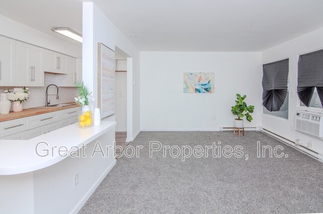 Building Photo - 4194 Packard St