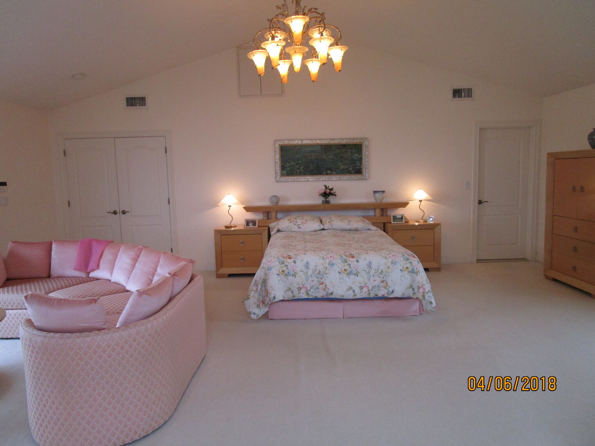 master bedroom queen bed - 103 Summer St