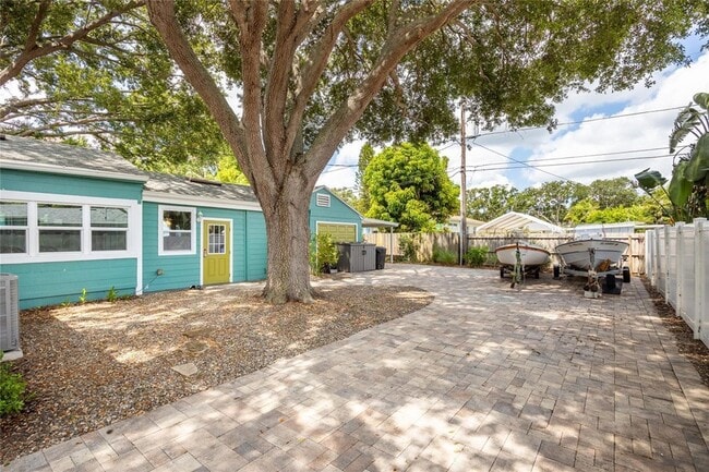 Building Photo - 2709 Upton St S