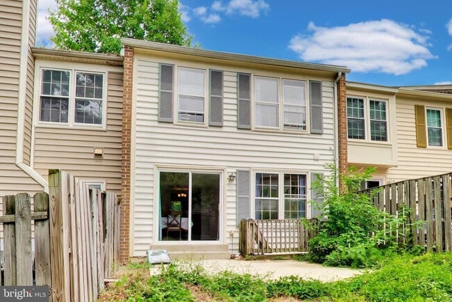 Building Photo - 10075 Maple Leaf Dr