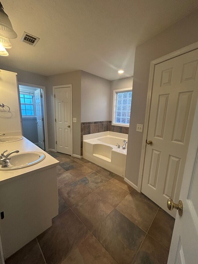 Building Photo - NORTH COLUMBUS