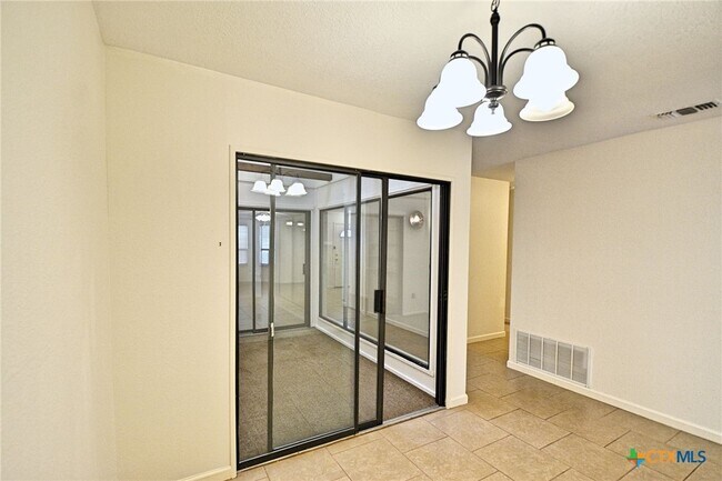Building Photo - 736 Summerwood Dr