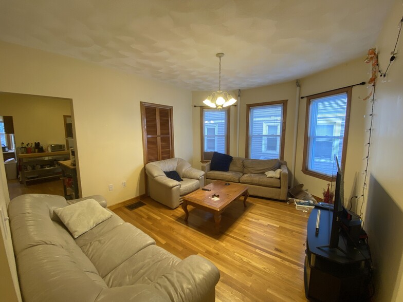 Primary Photo - 35 Hancock St