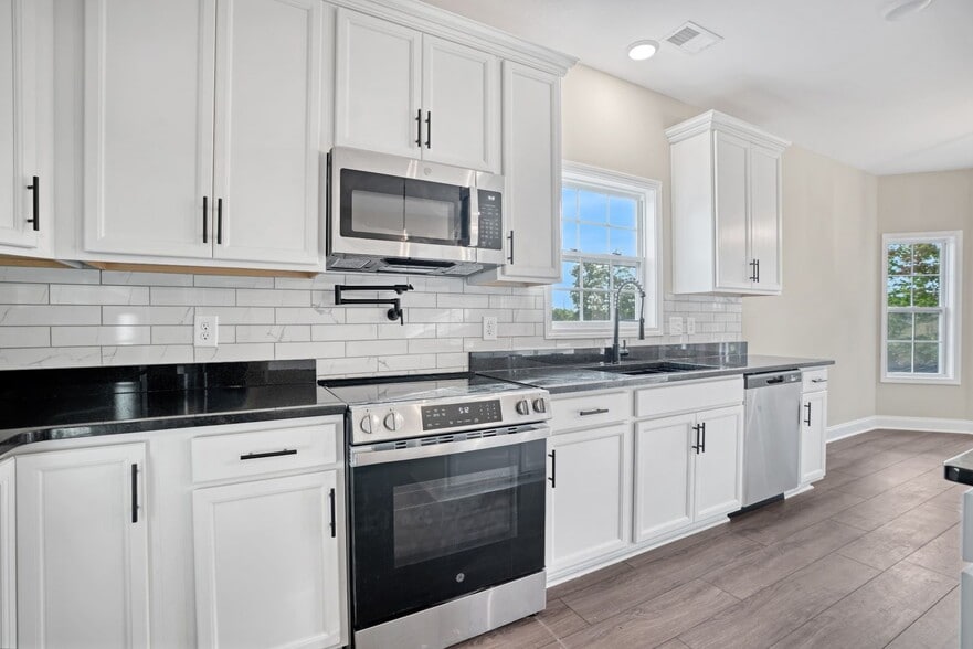 Building Photo - 502 N Halifax Ct