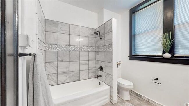 Building Photo - AVAILABLE NOW!  Beautiful Historic Home Fo...