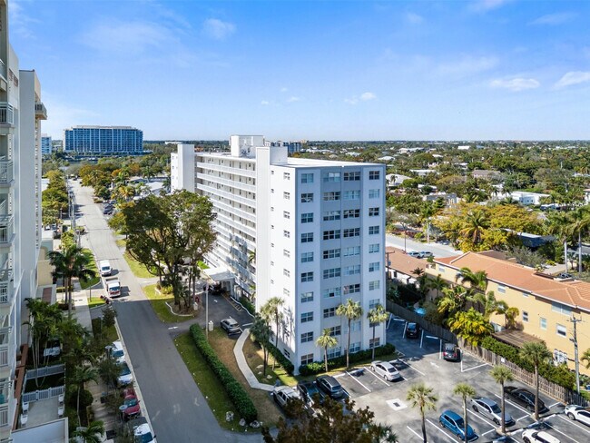 Building Photo - 2555 NE 11th St