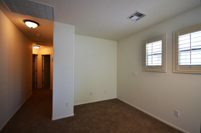 Building Photo - 995 S Cheshire Ln