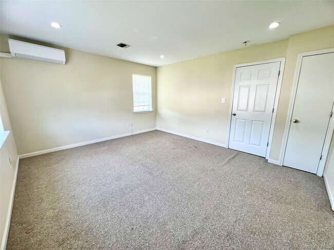 Building Photo - 60 Peach Pl