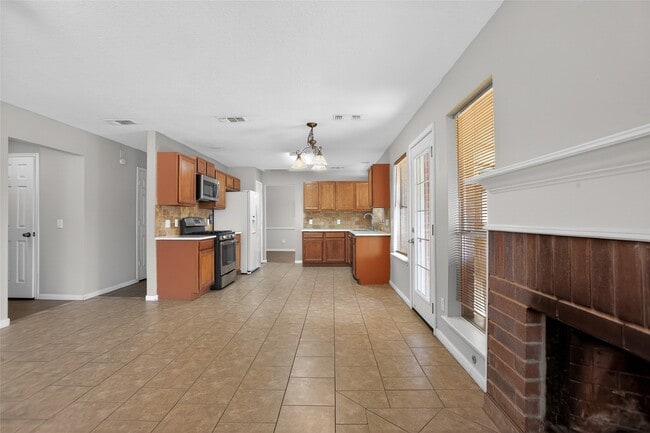 Building Photo - 20615 Valley Wells Dr