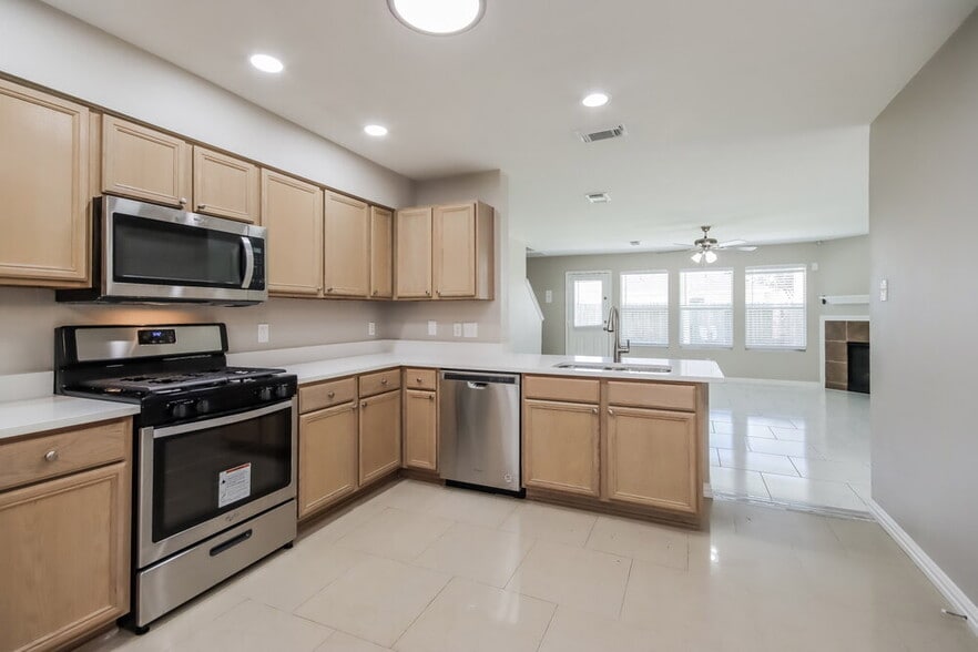 Building Photo - 7310 Fox Scene Dr