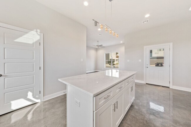 Building Photo - 127 Gadwall Dr
