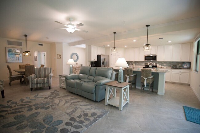 Building Photo - Seasonal Short-Term Coach Home 2-Bedrooms plus den, 2-Bath in Gran Paradiso!