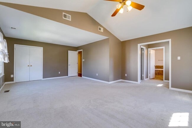 Building Photo - 12010 Sugarland Valley Dr