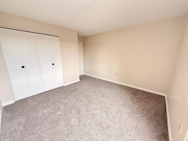 Building Photo - 1006 Paradise Rd