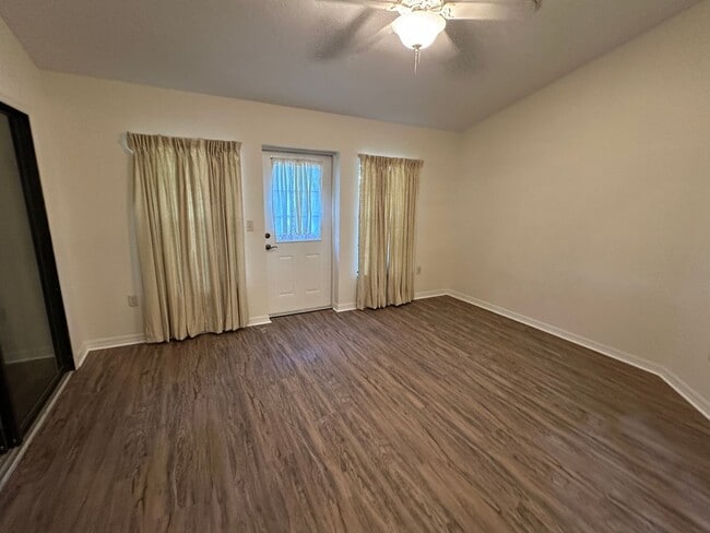 Building Photo - 4 Bedroom 3 Bath Single Family Home in The Groves of Baytree - Tavares Florida