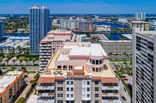 Building Photo - 1912 S Ocean Dr