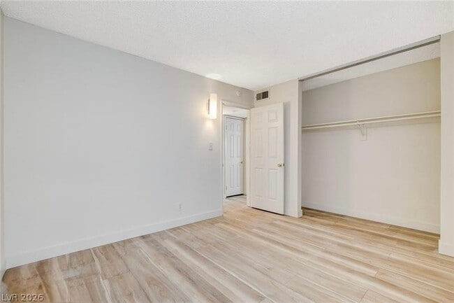 Building Photo - 3841 Daisy St