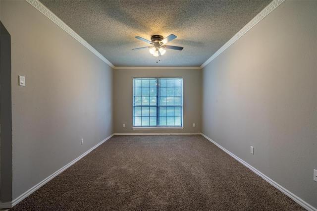 Building Photo - 4212 Village Green Dr