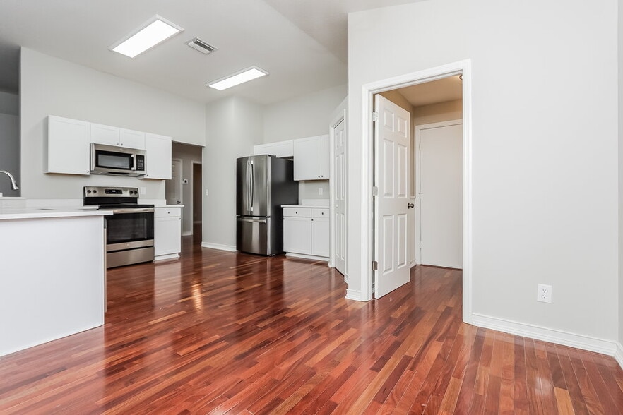 Building Photo - 4703 Bear Claw Ct