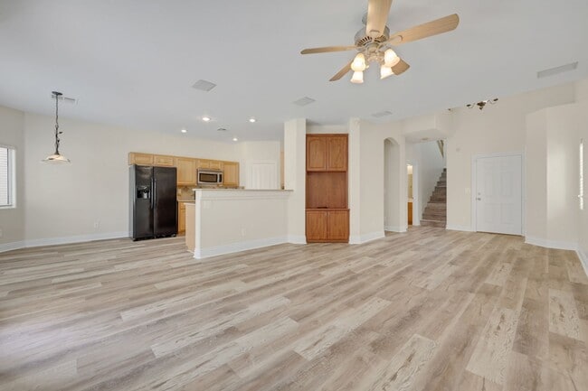 Building Photo - Gorgeous home with new flooring throughout and a Community Pool!