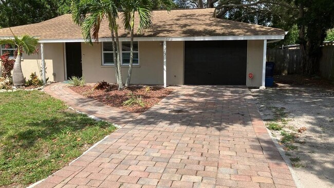 Building Photo - 3026 Vinson Ave