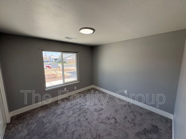 Building Photo - 609 S Acacia Dr