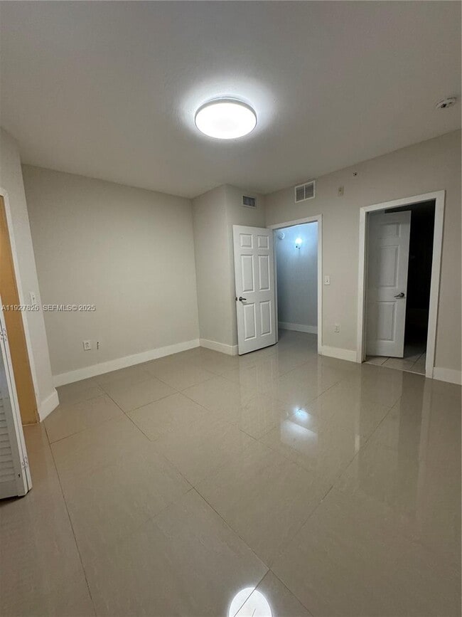 Building Photo - 8000 N Nob Hill Rd