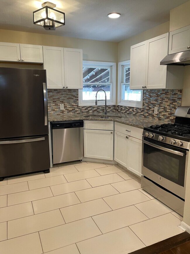 Building Photo - Charming Olmos Park Terrace Rental