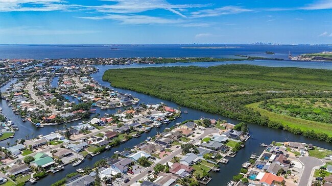 Building Photo - 6531 Santiago Ct