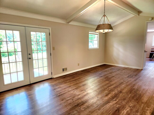 Building Photo - 1482 Wesley Dr