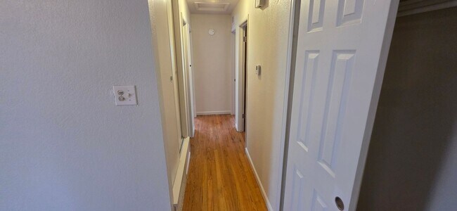 Building Photo - MOVE IN SPECIAL 1/2 OFF FIRST FULL MONTHS RENT.  ALL PROSPECTIVE TENANTS MUST SUBMIT A $58 NON-RE...