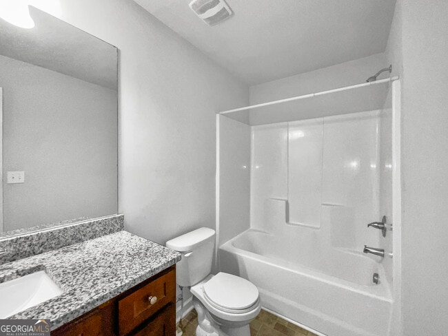 Building Photo - 202 Daisy Cir