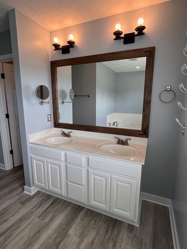 Building Photo - Avail NOW'n ROCK CREEK!