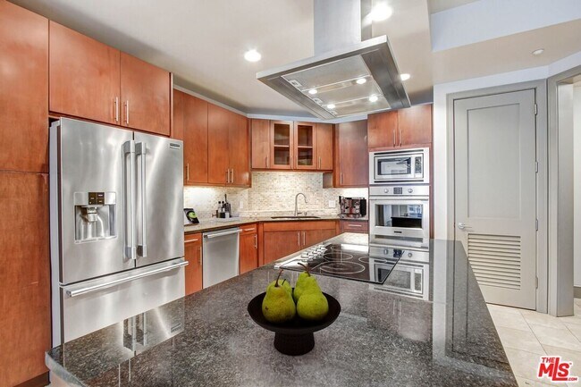 Primary Photo - 10700 Wilshire Blvd