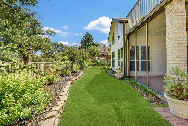 Building Photo - Charming 4-Bedroom Home with Modern Finishes