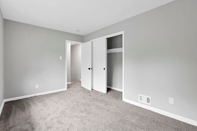 Building Photo - 869 Afton-