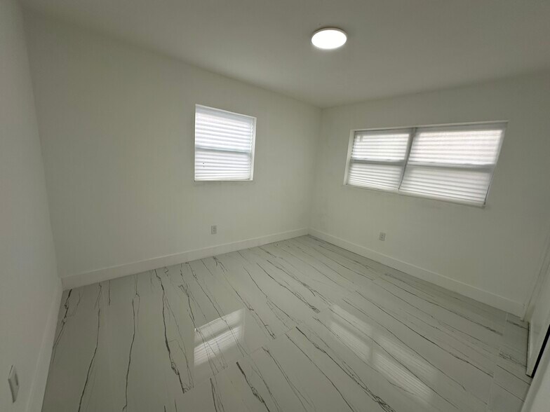Building Photo - 1120 NW 128th St
