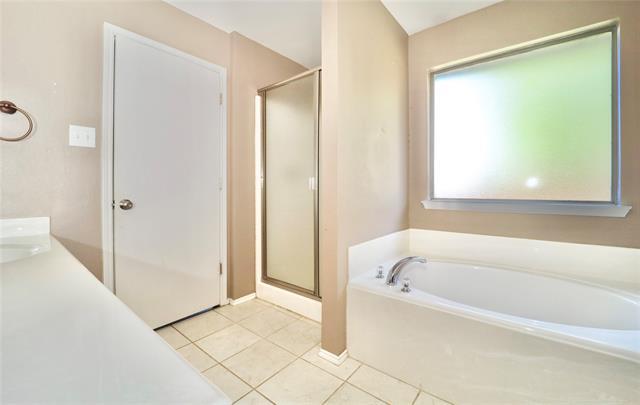 Building Photo - 2305 Arrowhead Pass