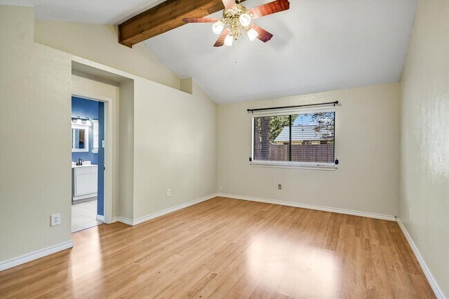 Building Photo - 1602 E Messick Loop