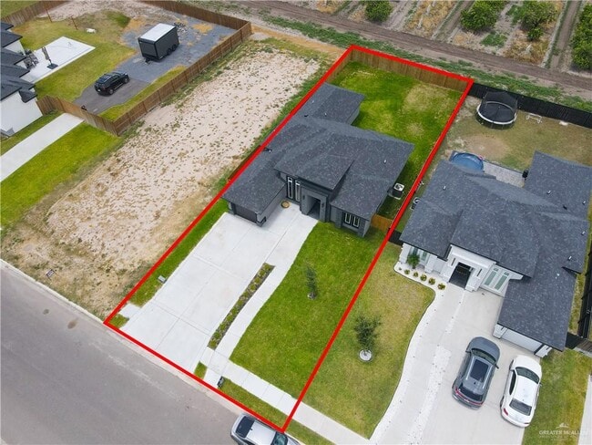 Building Photo - 1417 W Dawes Ave