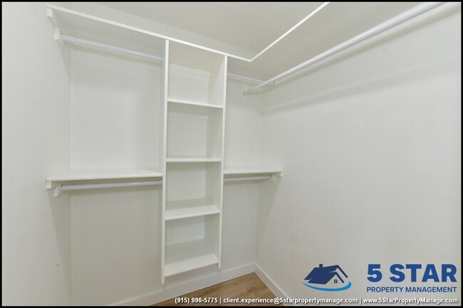 Building Photo - 3217 Wedgewood Dr