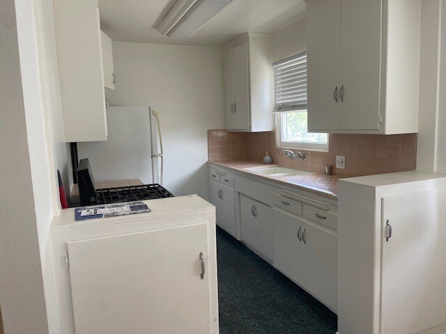 Building Photo - 14225 Riverside Dr